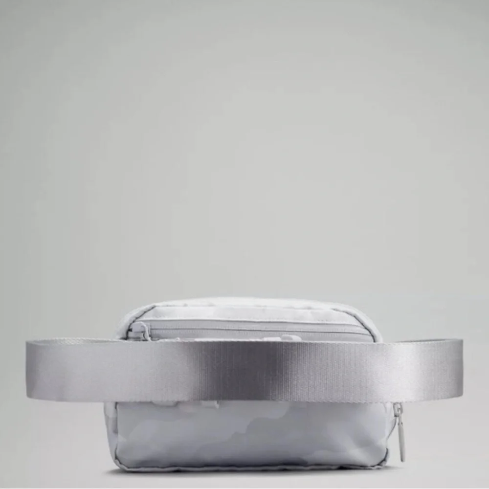 Lululemon Belt Bags x4 🍋 - Picture 6 of 13